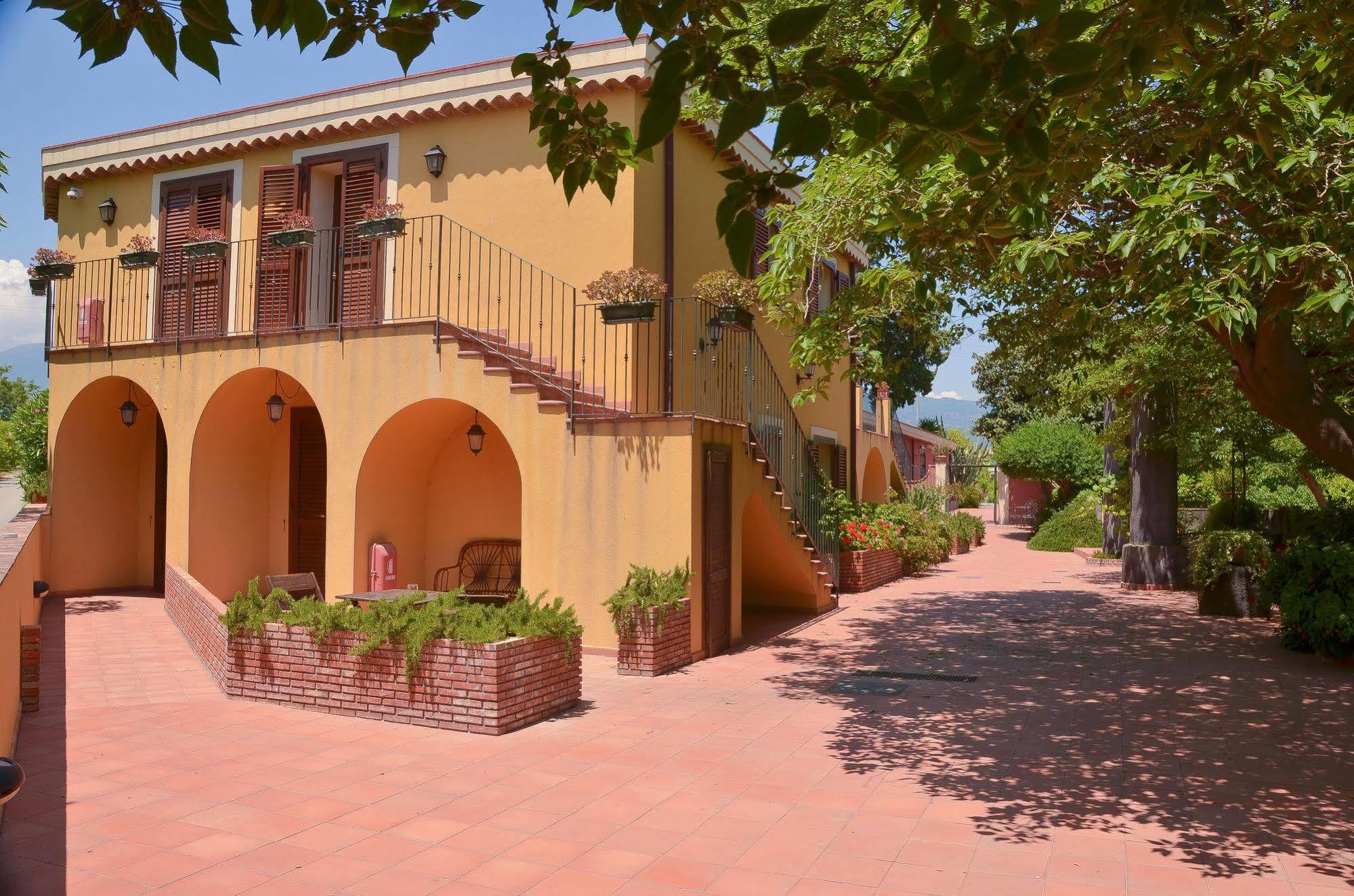 Villa La Terra Del Mezzo à Riposto Extérieur photo